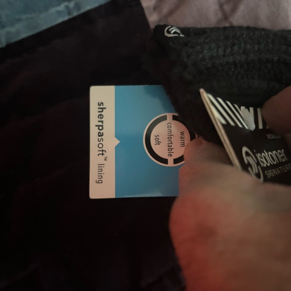 New isotoner with tags black mittens lined - Picture 3 of 3